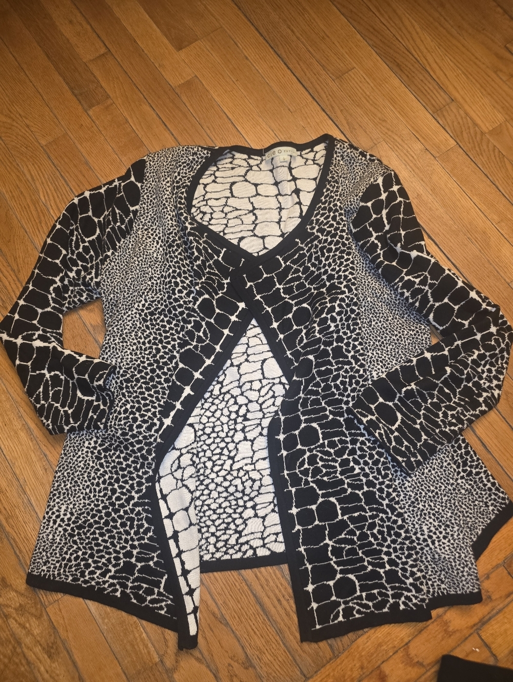 Large Petite  Black & White Animal Print Cardigan Sweater, Snake Skin